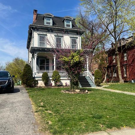 1 Bedroom Private Victorian Apt In Convenient City Location On 5 Acre, Sleeps 4 포킵시 외부 사진