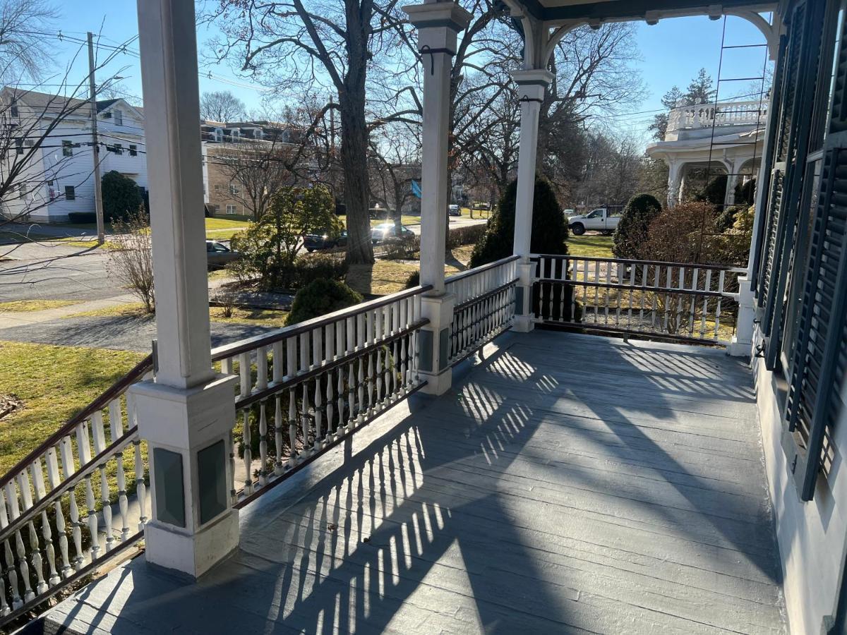 1 Bedroom Private Victorian Apt In Convenient City Location On 5 Acre, Sleeps 4 포킵시 외부 사진