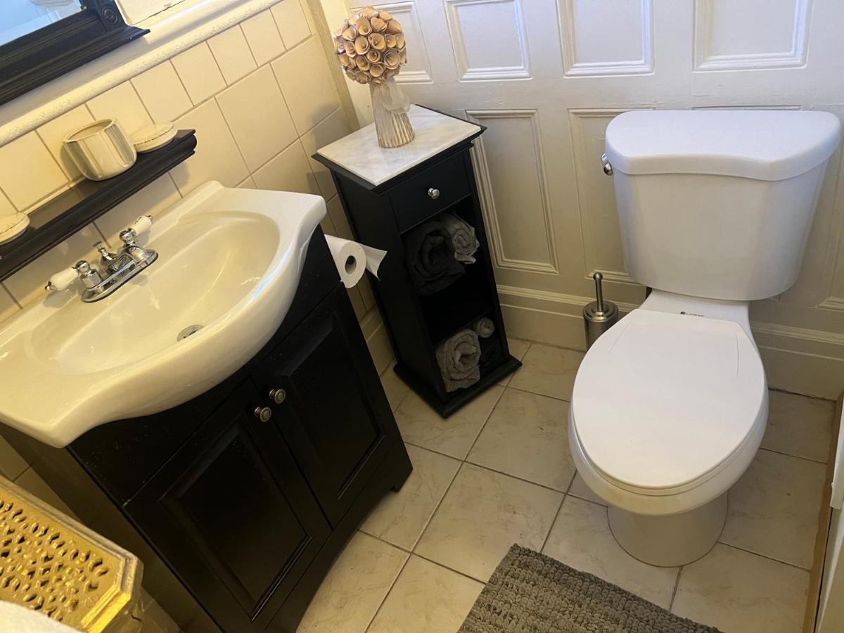 1 Bedroom Private Victorian Apt In Convenient City Location On 5 Acre, Sleeps 4 포킵시 외부 사진
